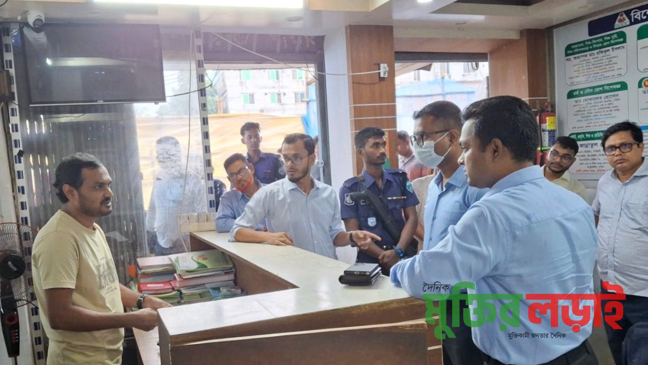 অনিয়ম ও অব্যবস্থাপনা: কচুয়ায় রেনেঁসা ও সেবা ডায়াগনস্টিককে ৬০ হাজার টাকা জরিমানা