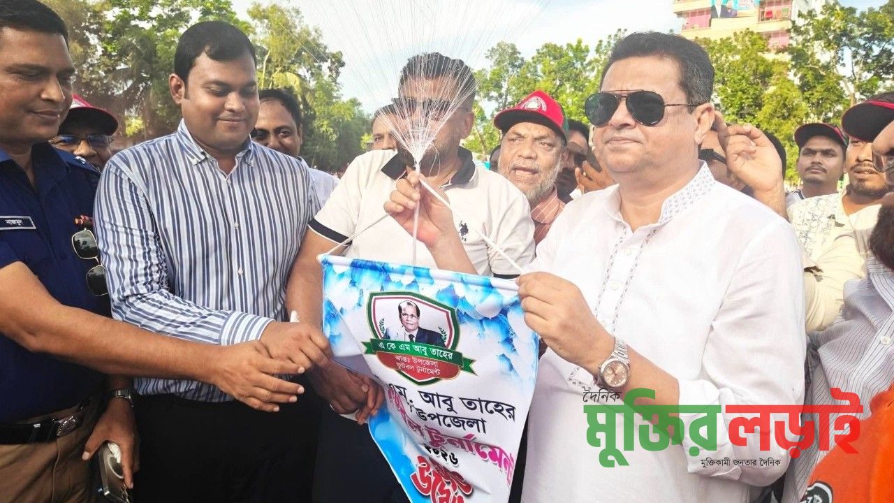 বরুড়ায় এ কে এম আবু তাহের আন্ত উপজেলা ফুটবল টুর্নামেন্টের উদ্বোধন 