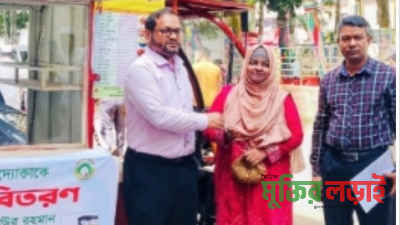 চাঁদপুরে নারী উদ্যোক্তাদের মাঝে ফুড ভ্যান বিতরণ